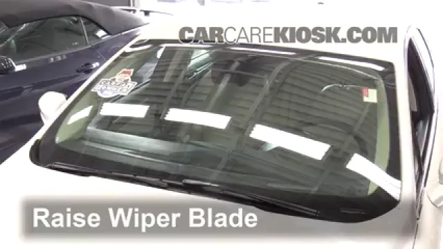 2017 Ford Fusion Energi Titanium 2.0L 4 Cyl. Escobillas de limpiaparabrisas delantero Cambiar escobillas de limpiaparabrisas